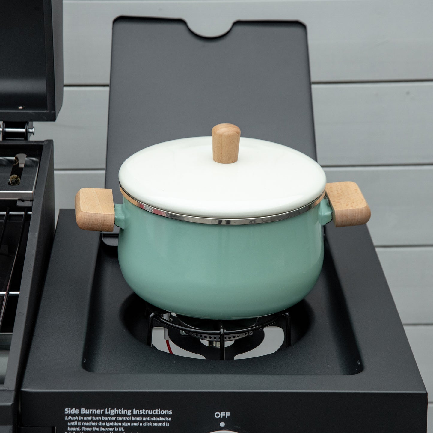 Outsunny Gasgrill BBQ mit 3 Brennern je 3 kw mobiler Grillwagen mit 4 Rädern Grillnetz Seitentischen Druckminderer Schläuche Schrank Multifunktion Metall Schwarz 132,4cm x 55cm x 109cm