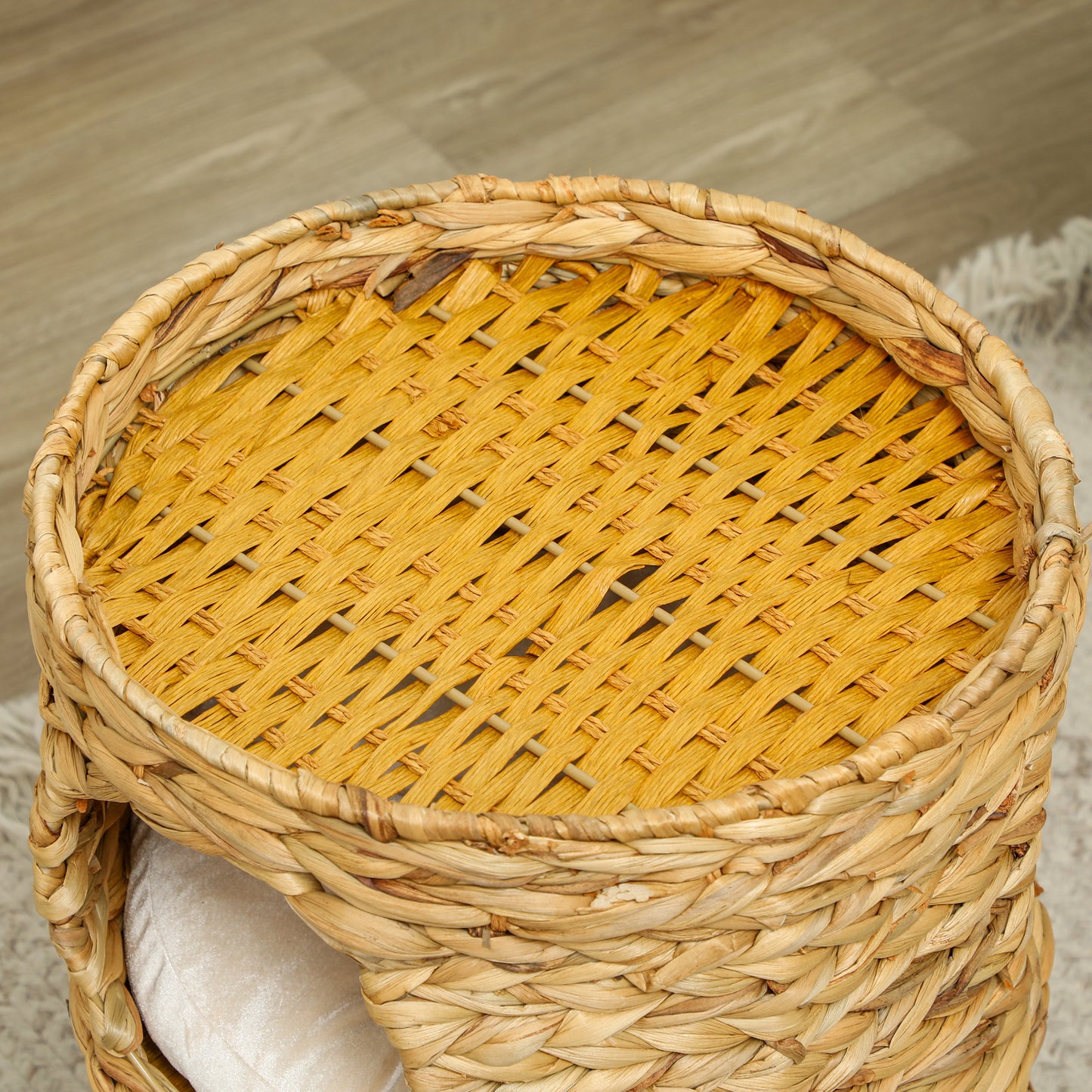 PawHut Kratztonne, 50 cm, 2 Höhlen, Kissen, Kratzbaum mit Katzenbett, Katzenturm aus Wasserhyazinthe, Hellbraun