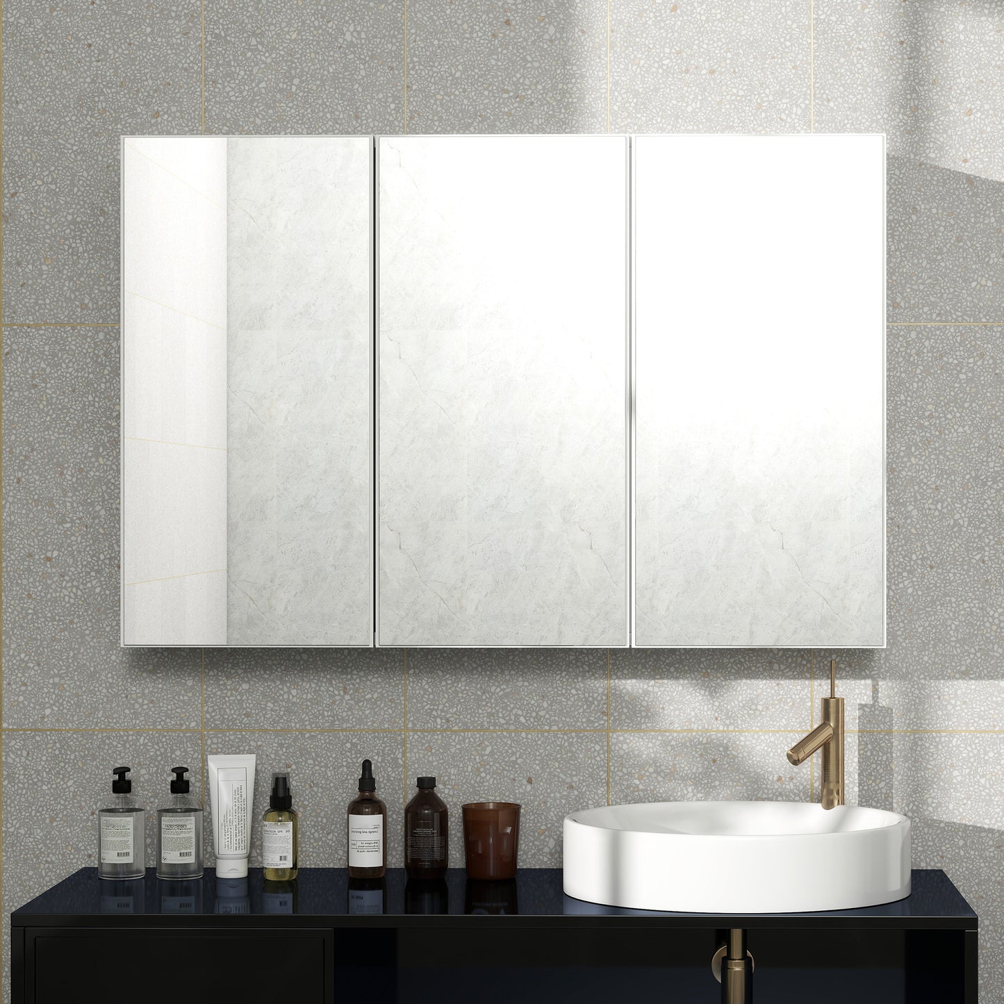 HOMCOM Badezimmerspiegelschrank, Badschrank mit 3 Spiegeltüren, Wandmontage, 90 x 15,5 x 60 cm, Spanplatte, Weiß