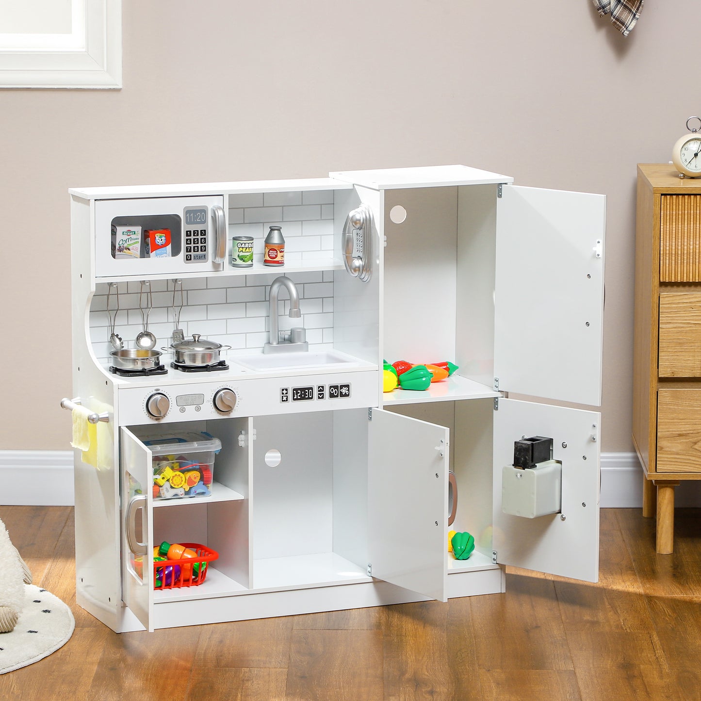 AIYAPLAY Kinderküche, Spielküche mit Telefon, Kreidetafel, Mikrowelle, Herd, Spüle, Zubehör, Eiswürfelmaschine, 3-8 Jahre, Weiß