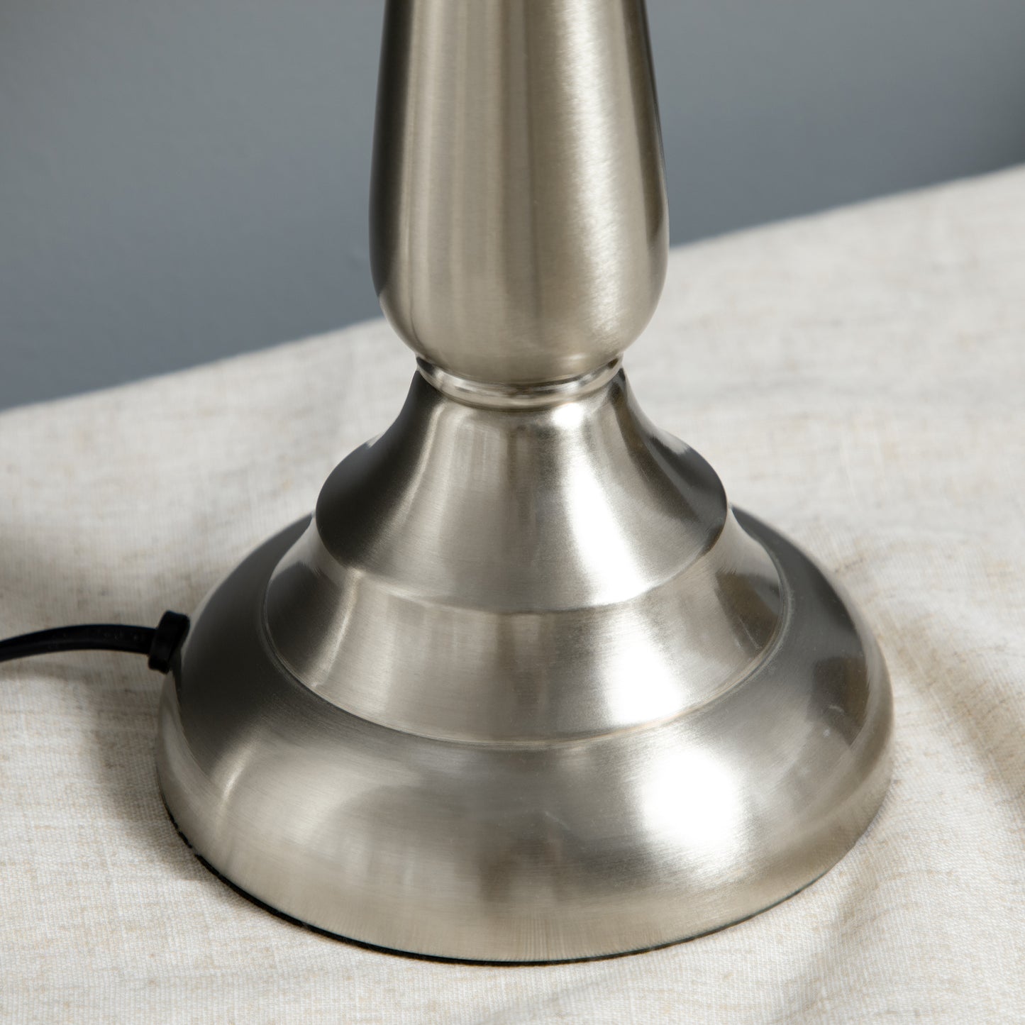 HOMCOM 3-teiliges Lampenset im Vintage-Design, 2 Tischleuchten, 1 Stehleuchte, 35,5 cm x 35,5 cm x 146 cm, Silber + Weiß