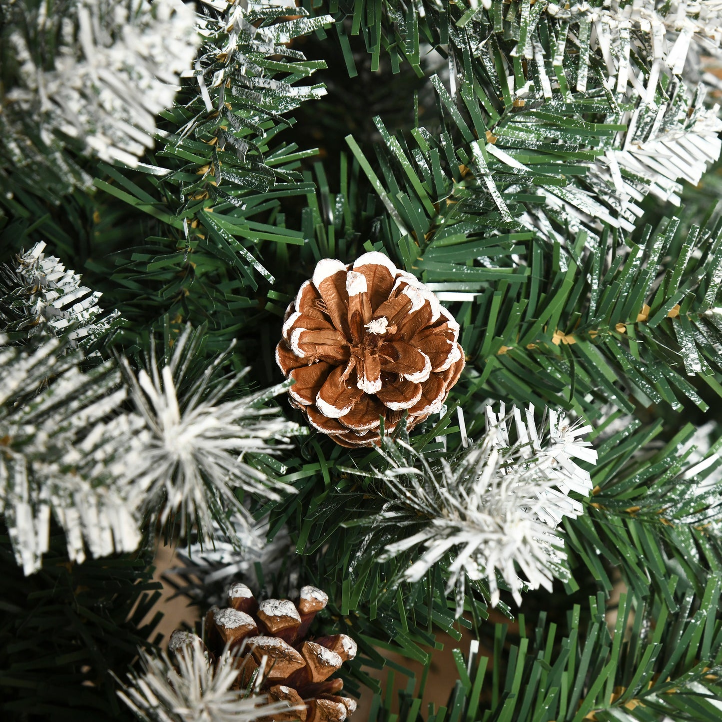 HOMCOM Künstlicher Weihnachtsbaum, 630 Zweige, 37 Zapfen, verschneite Spitzen, feuerfest, 180 cm