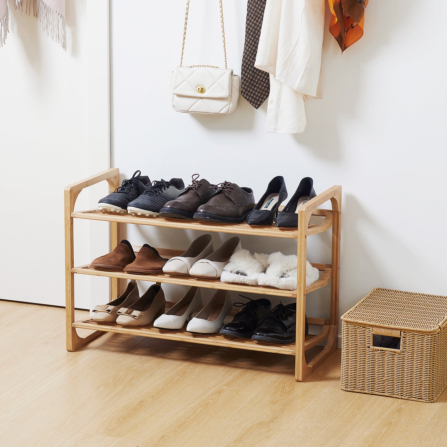 HOMCOM Schuhregal für 9 Schuhpaare, 3 Etagen, erhöhte Kanten, بامبوشولز, 76 × 33 × 51 سم