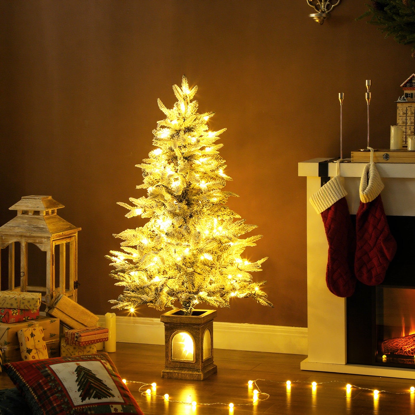 HOMCOM Künstlicher Weihnachtsbaum, schneebedeckter Look, 100 LEDs, 8 Modi, Kunststoff