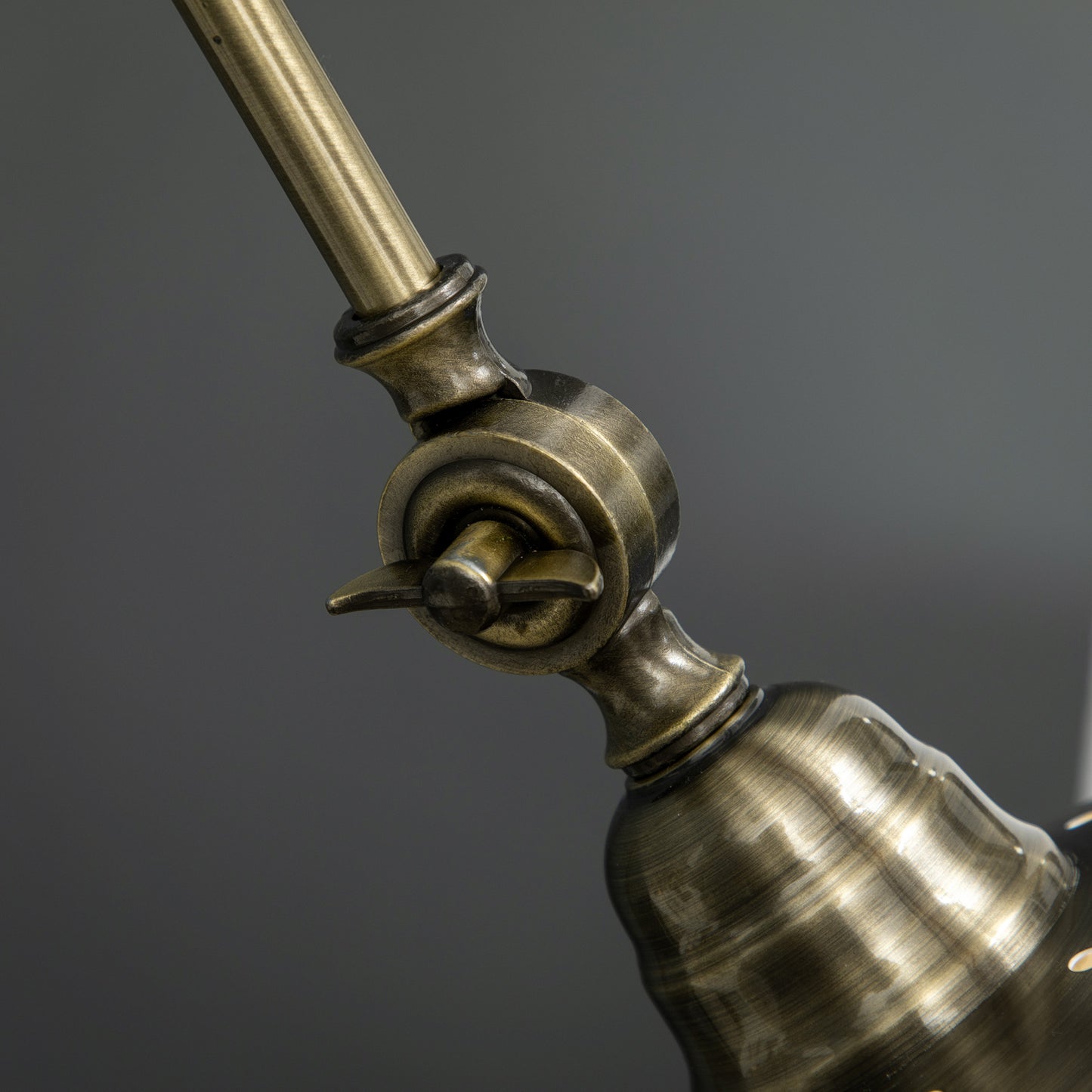 HOMCOM Stehleuchte im Vintage-Design, verstellbarer Winkel, Messing-Look, 42 cm x 25,5 cm x 152 cm, Bronze