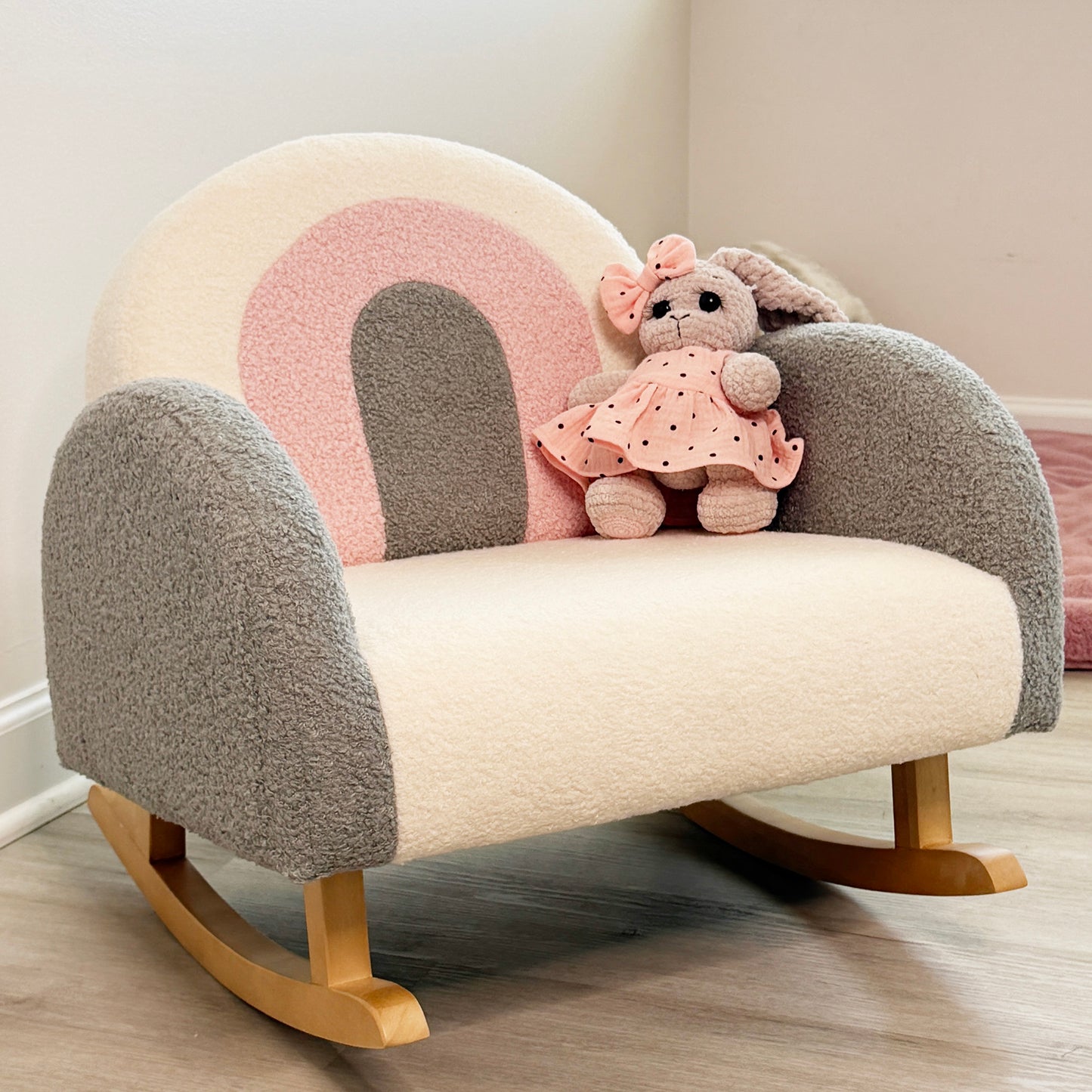 HOMCOM Schaukelstuhl für Kleinkinder, niedliches Design, Schaffell-Imitat, Eukalyptusholz, 50 x 45 x 44cm, grau+rosa+creme
