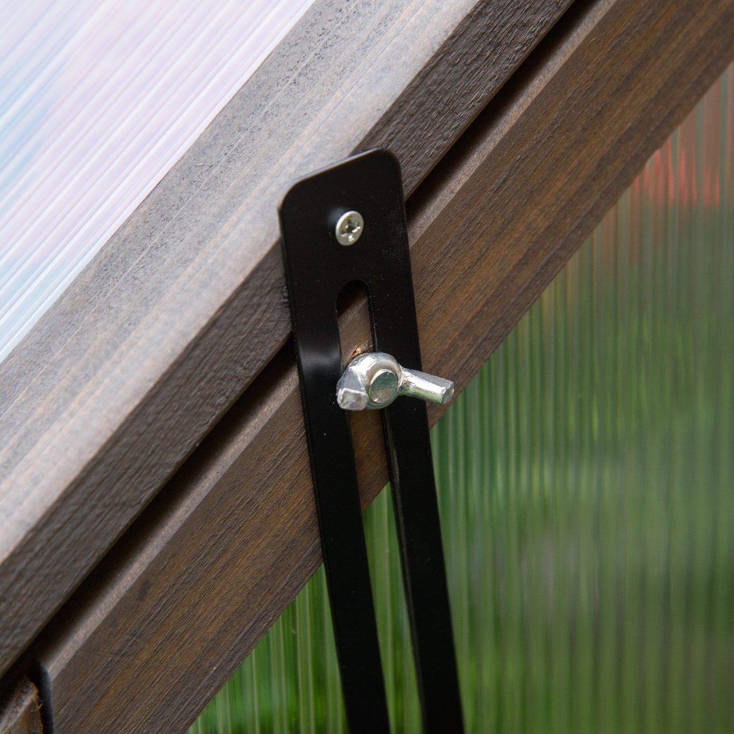 Outsunny Mini-Gewächshaus, Kompaktes Pflanzenhaus aus Holz, Polycarbonat-Platten, Belüftungsöffnung, 90L x 52B x 49,5H cm, Grau