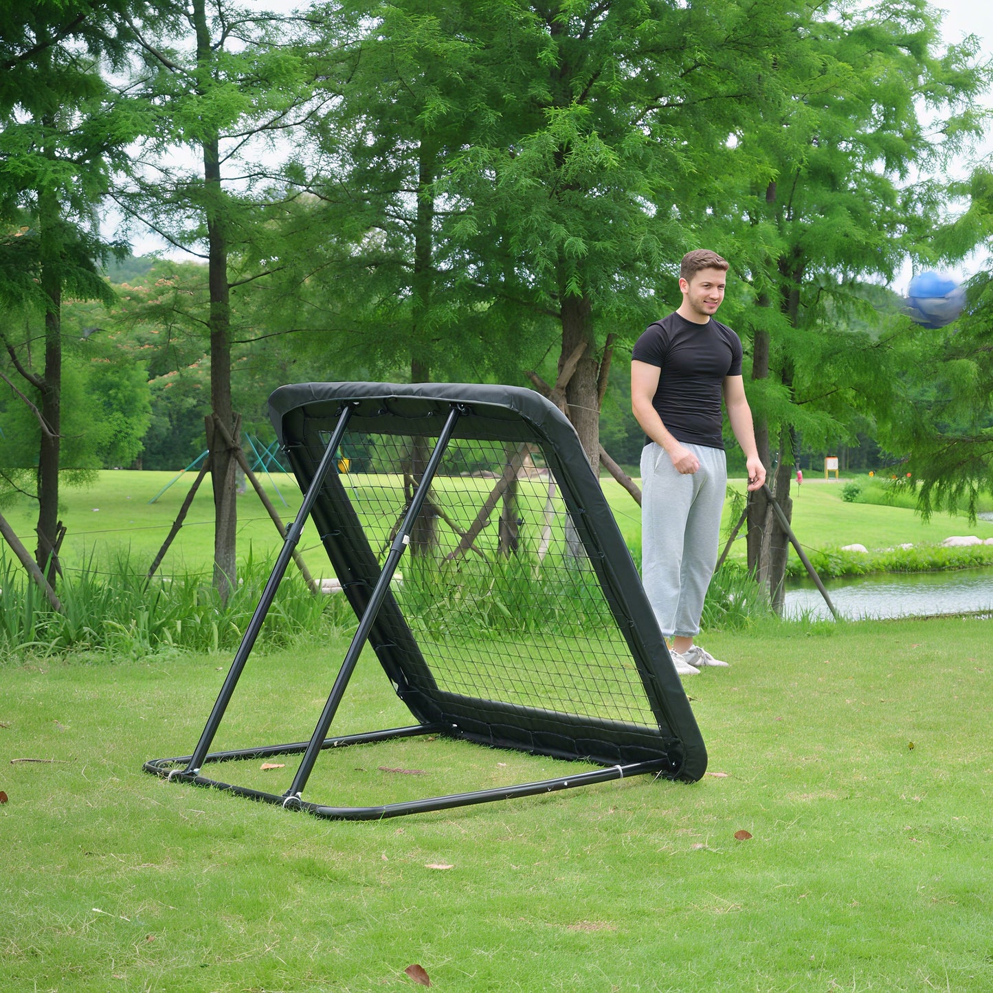 HOMCOM Rebounder für Fußball, 128 x 118 cm Prellwand mit Schutzkante Heringen, verstellbar in 5 Stufen, tragbares Rebound, Fußballtor für Jugendliche, Rückprallwand für Fußball Training, Schwarz