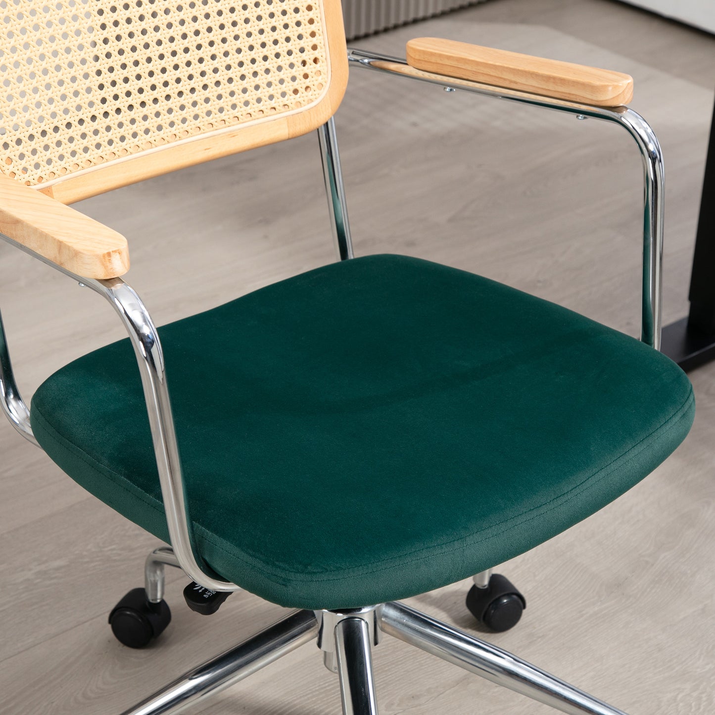 HOMCOM Bürostuhl, Boho-Design, Holzarmlehnen, drehbar, verstellbar, bis 120 kg, Stahl, Grün