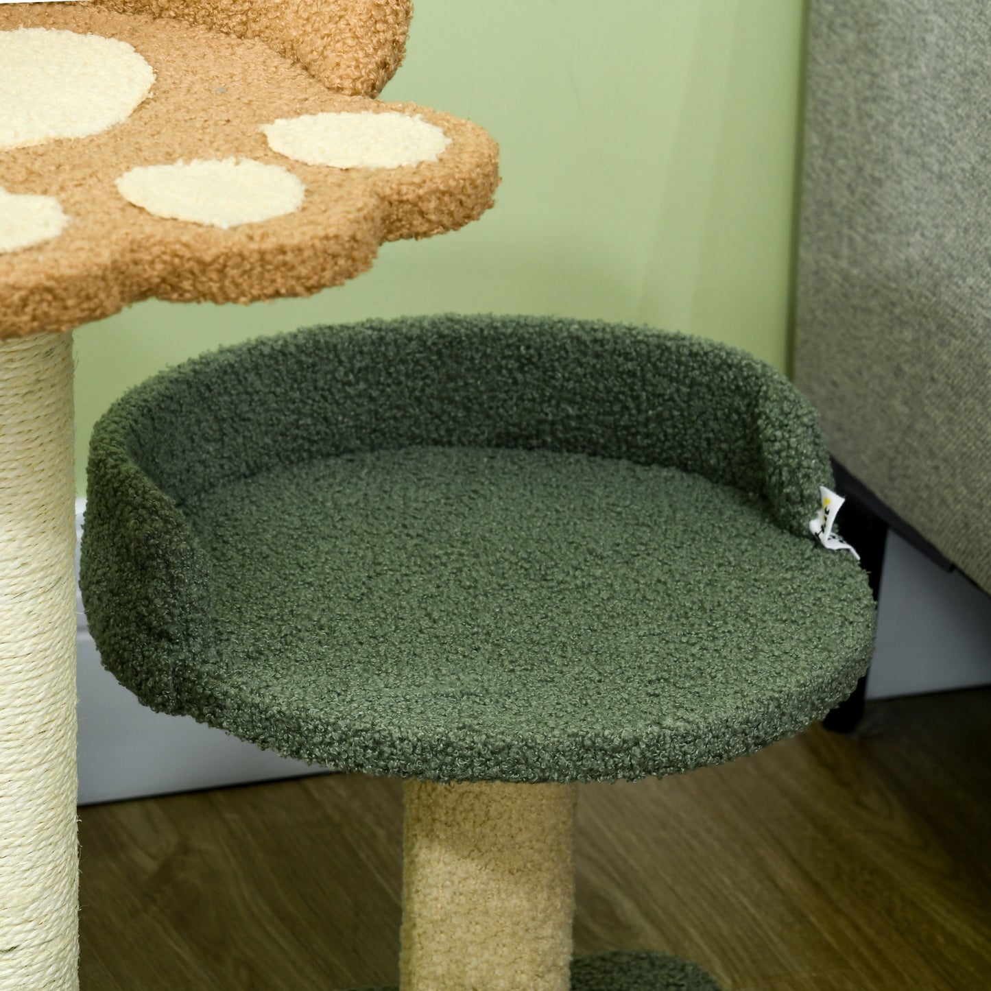 PawHut Kleiner Kratzbaum mit 2 Liegeflächen, inkl. Spielzeug, für kleine Katzen, Grün Beige+ Braun