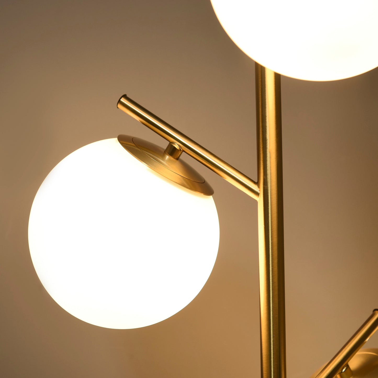 HOMCOM Stehleuchte im Retro-Design, Stehlampe, Stehlampe mit 3 Lampenschirmen, Glas, Gold