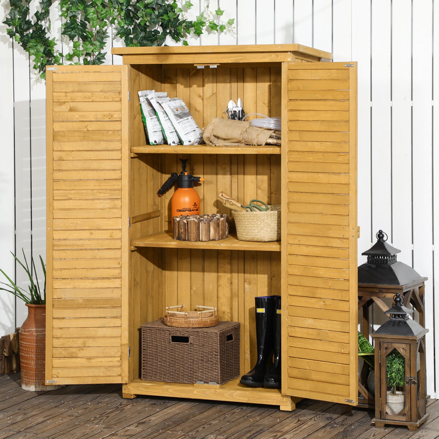 Outsunny Geräteschuppen mit Lamellentüren 3 Regale wetterbeständig 87 cm x 46,5 cm x 160 cm Tannenholz Braun