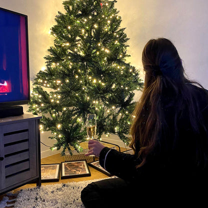 HOMCOM Weihnachtsbaum، 700 مصباح LED دافئ، 2154 Zweige، flammhemmend، Kunststoff/Metall، 210 x 142 سم، Grün