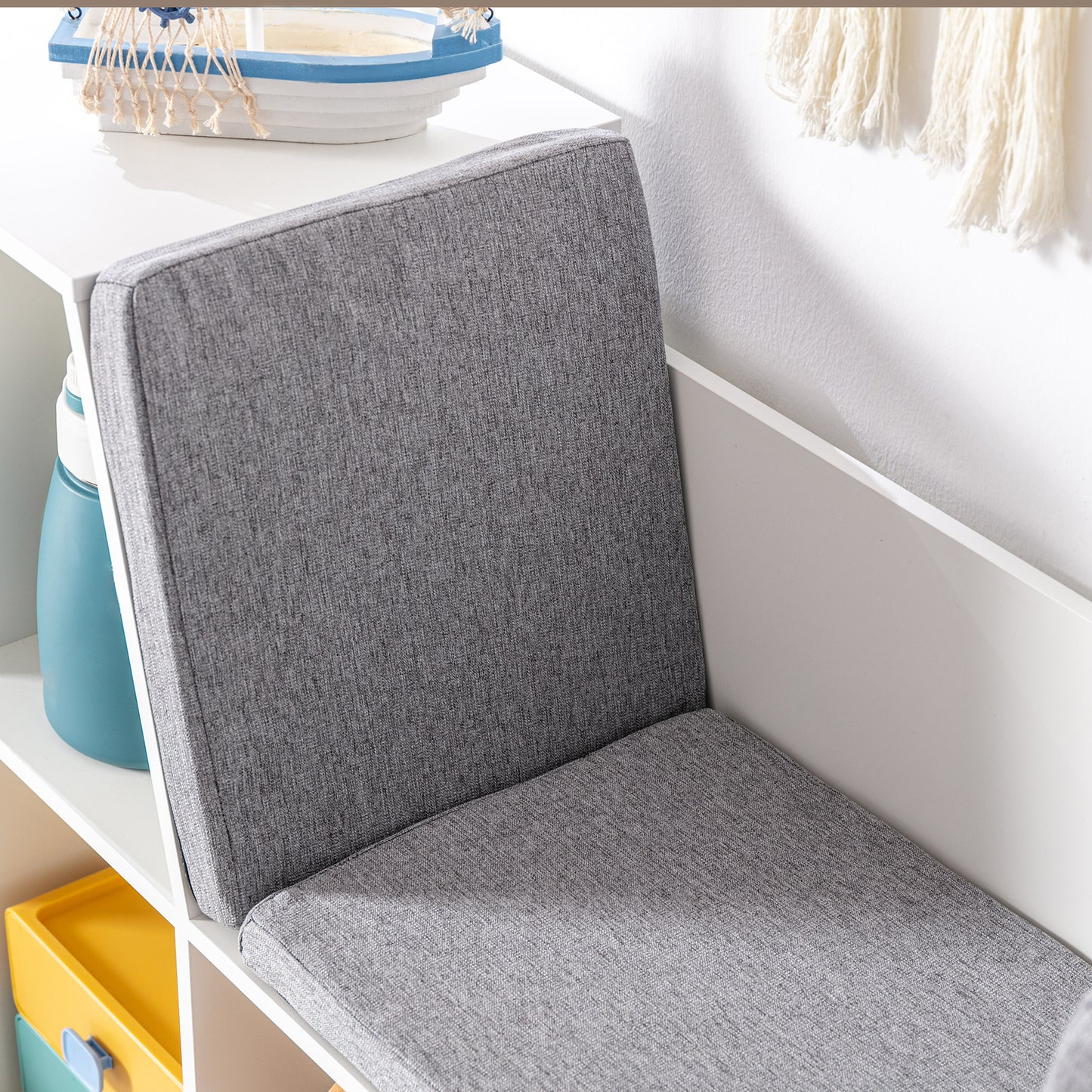 HOMCOM 2-in-1 Kinderregal Regal + Sitzbank inkl. Polster 103 cm × 30 cm × 62 cm Weiß + Grau
