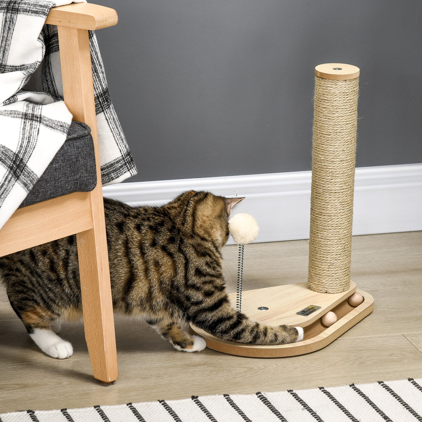 HOMCOM Kratzbaum für Kitten inkl. Spielzeug, Kugelbahn, Kugel mit Feder, 35 cm x 23 cm x 40 cm, Natur