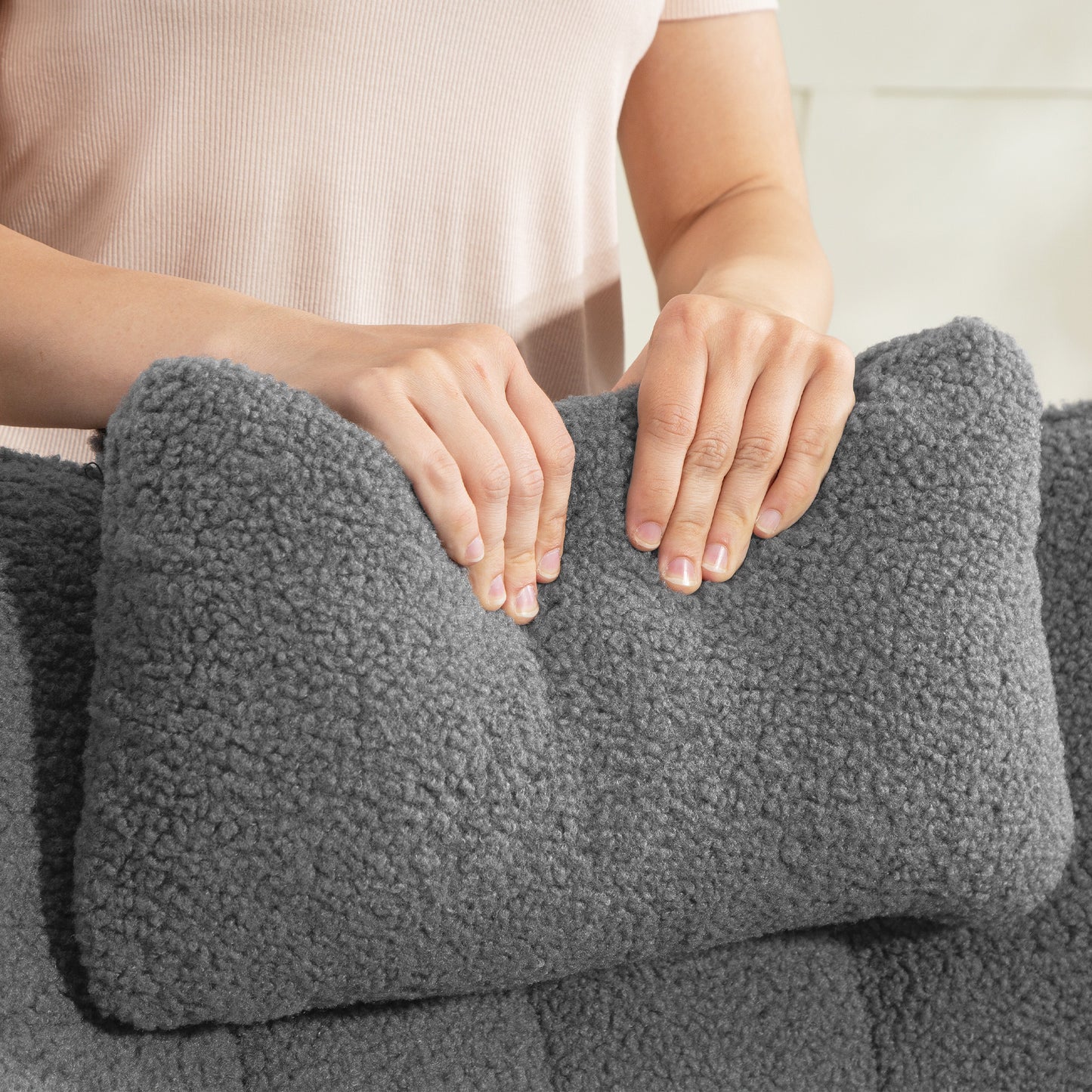 HOMCOM Schaukelstuhl mit Fußhocker، Weicher Fleece-Bezug، Holzbeine، Kissen، hohe Rückenlehne، Schaukelsessel، Dunkelgrau