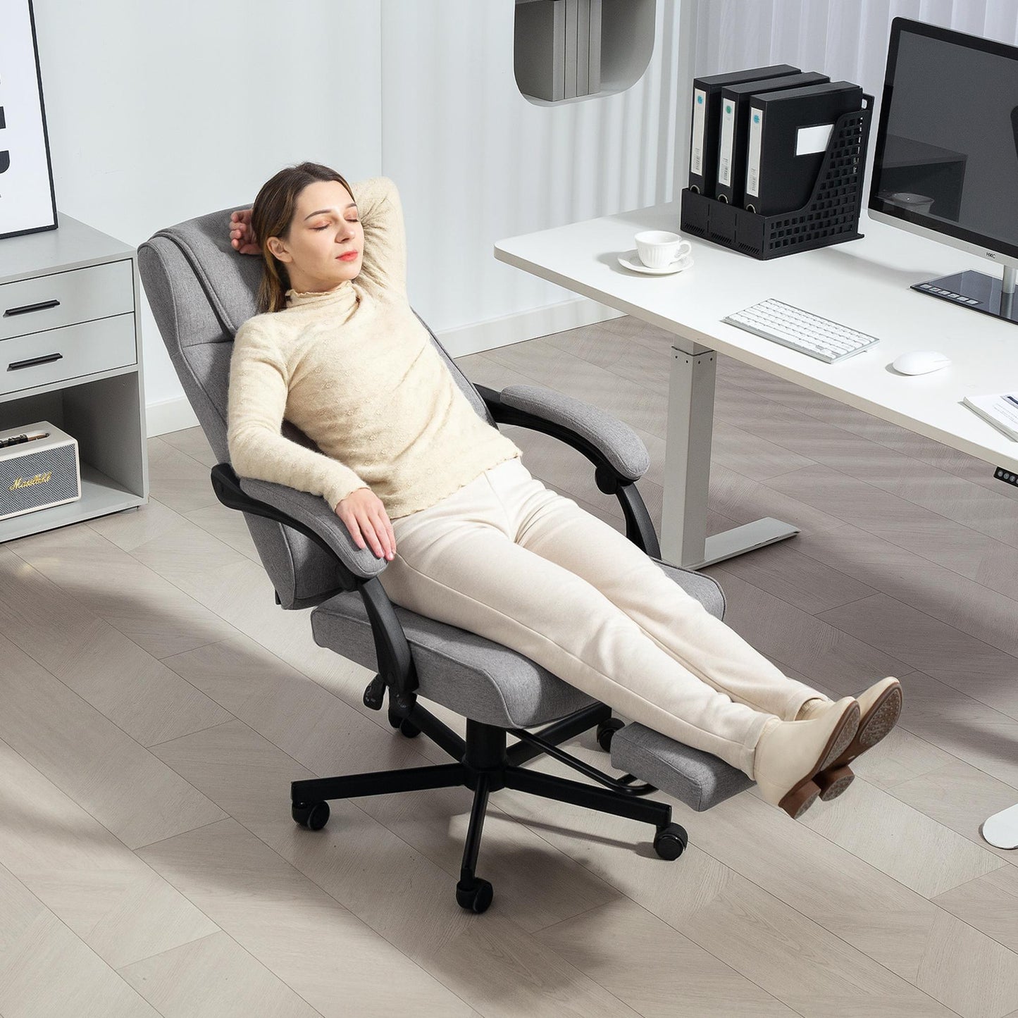 HOMCOM Bürostuhl mit Massagefunktion Ergonomischer Chefsessel mit Liegefunktion Fußstütze Grau