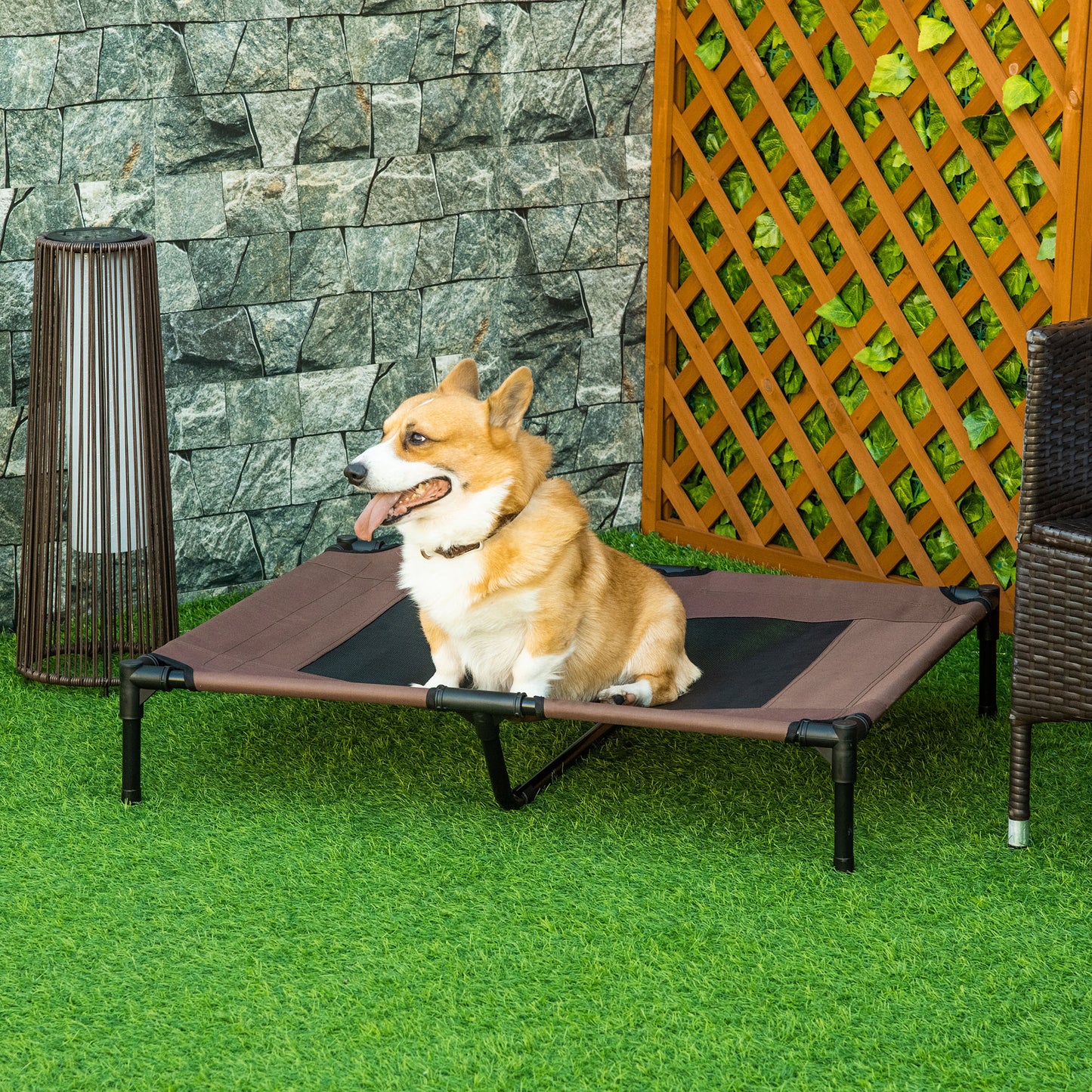 PawHut Hundeliege Outdoor, Kühlendes Haustierliege für Groß Hunde, Erhöhtes Hundebett Schlafplatz mit robuster Metallrahmen, Atmungsaktivem Mesh für Garten Outdoor, 92 x 76 x 18 cm, Kaffee-Braun