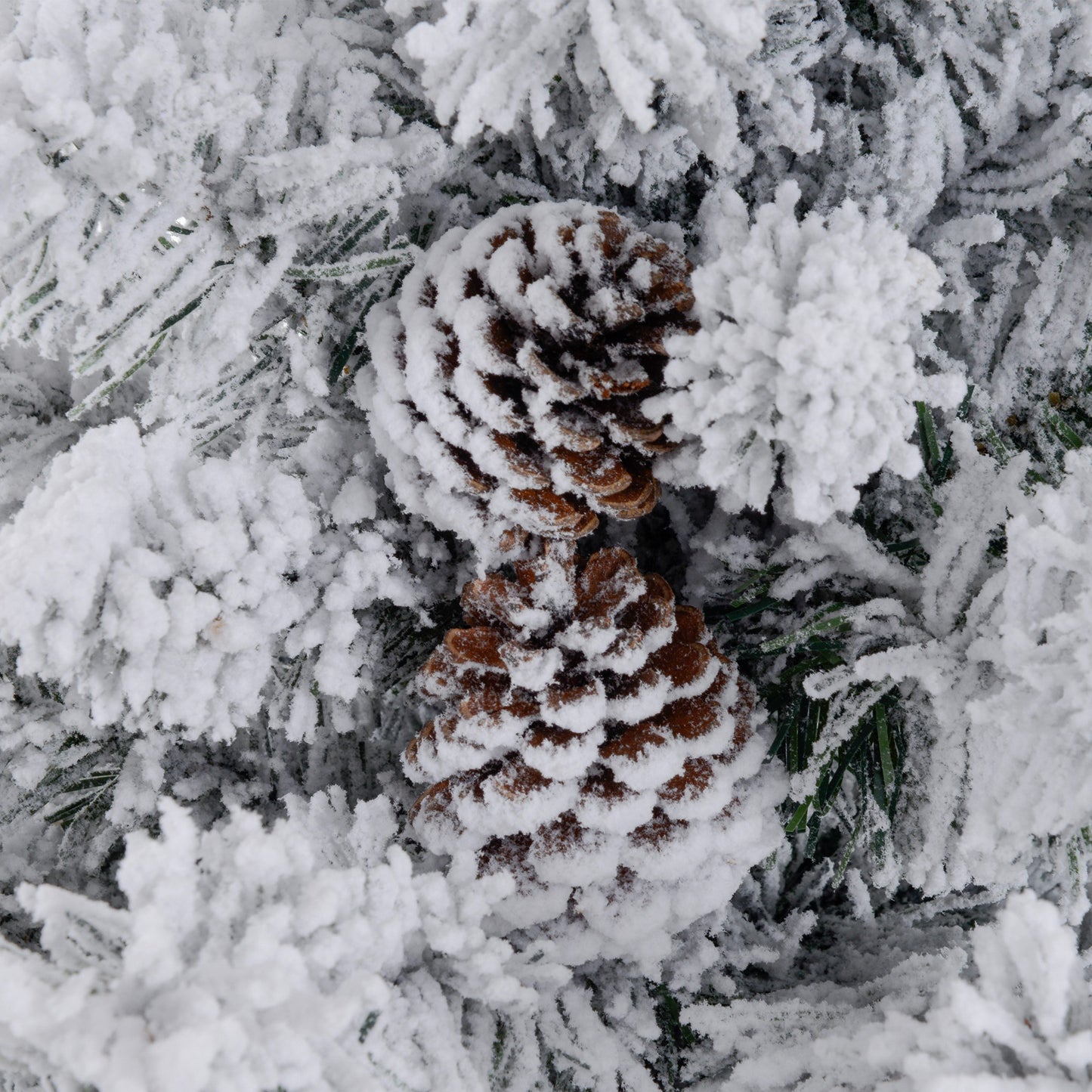 HOMCOM Weihnachtsbaum 92 سم، LED-Lichter، Schneezweige، Tannenzapfen، flammenhemmend، Betonfuß