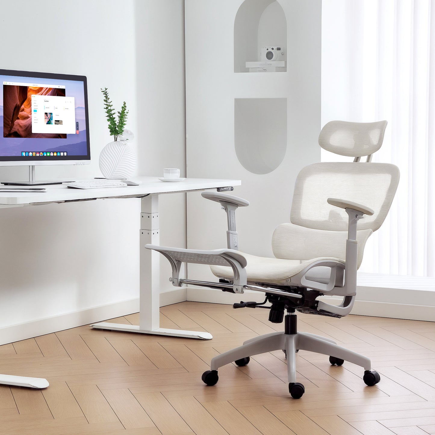 HOMCOM Bürostuhl, Ergonomischer Schreibtischstuhl mit Netzstoffbezug, verstellbar, rollbar, mit Armlehnen, Kopfstütze, Beige