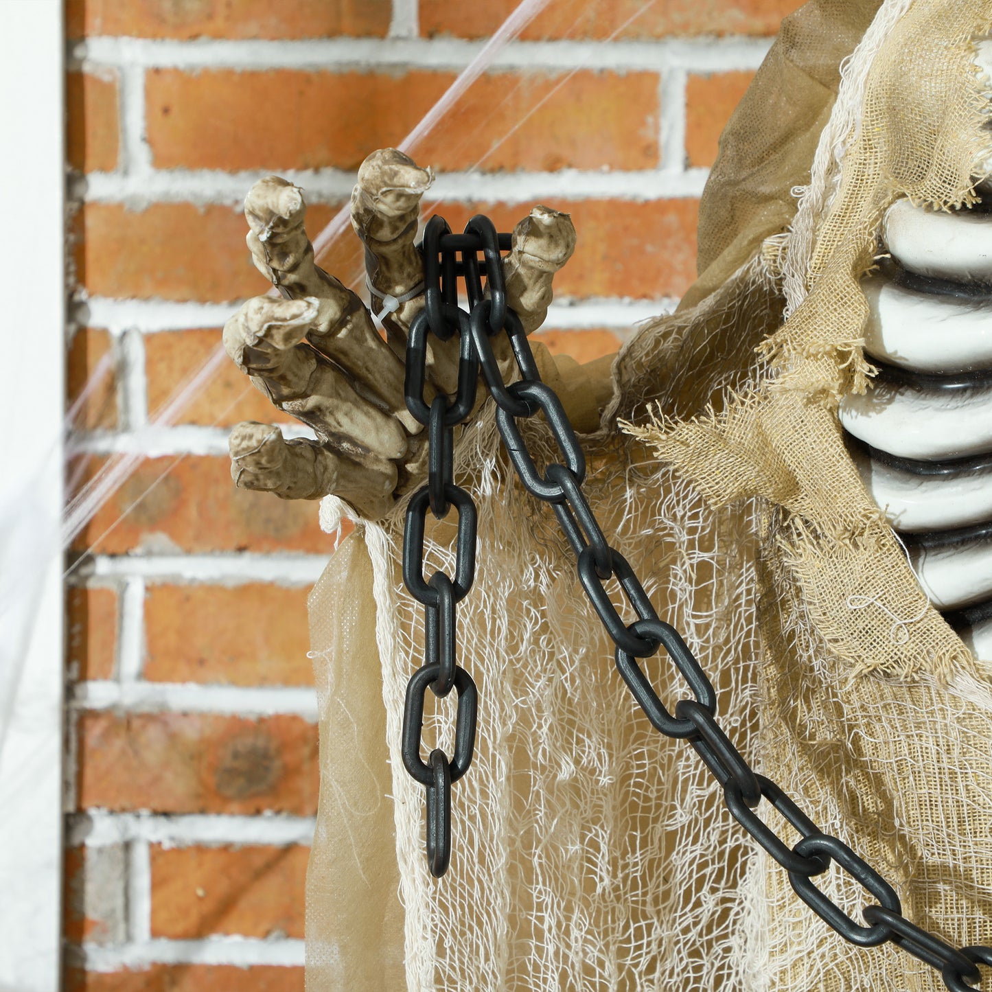 HOMCOM Halloweendekoration, Hängendes Skelett, leuchtender Kopf, unheimliches Heulen, biegsame Arme, Khaki