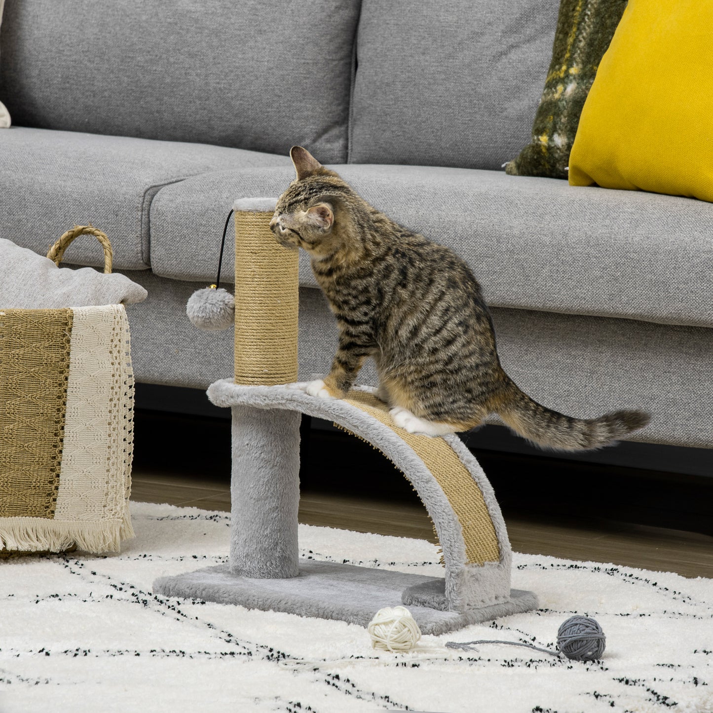 PawHut Katzenkratzbaum, Jutebespannung, hängende Kugel mit Glocke, Kratzbrett, 34L x 24B x 43H cm, Grau