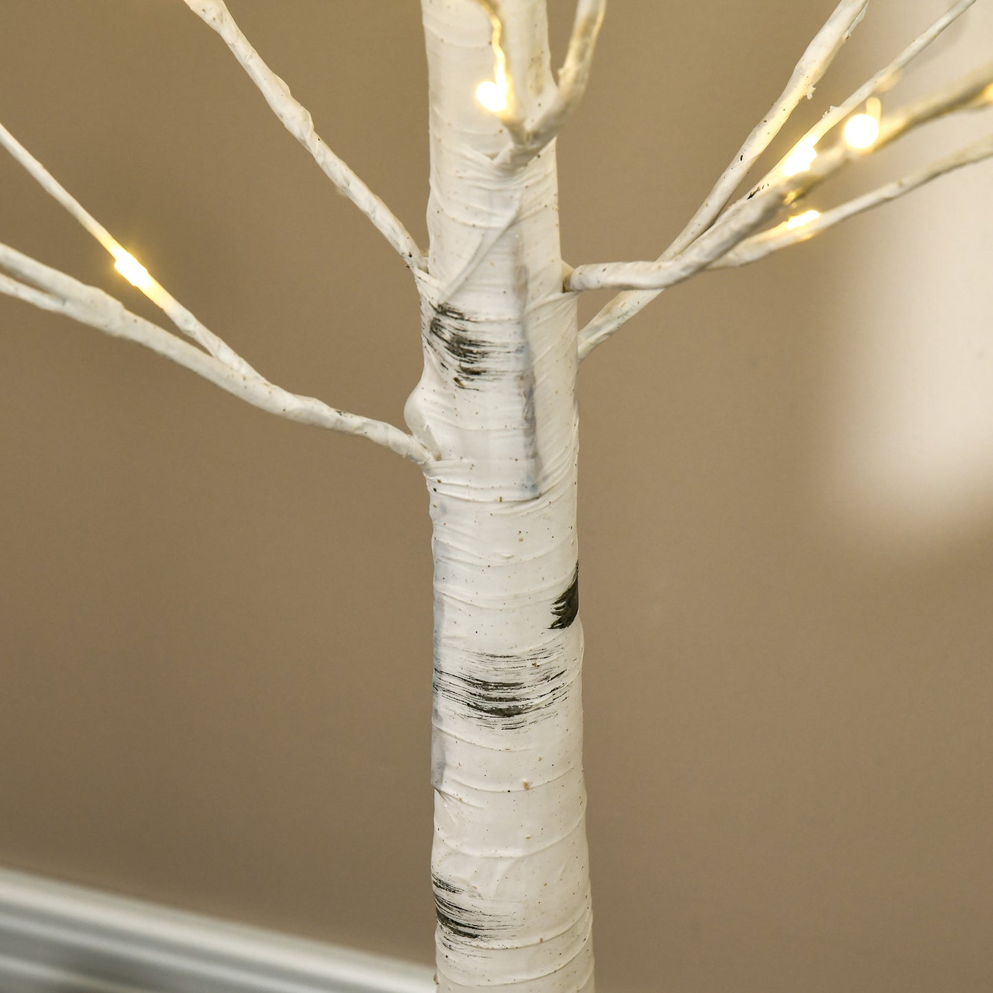 HOMCOM Künstliche Birke mit LEDs, biegsame Äste, Kunststoff und Metall, 150 cm, Weiß