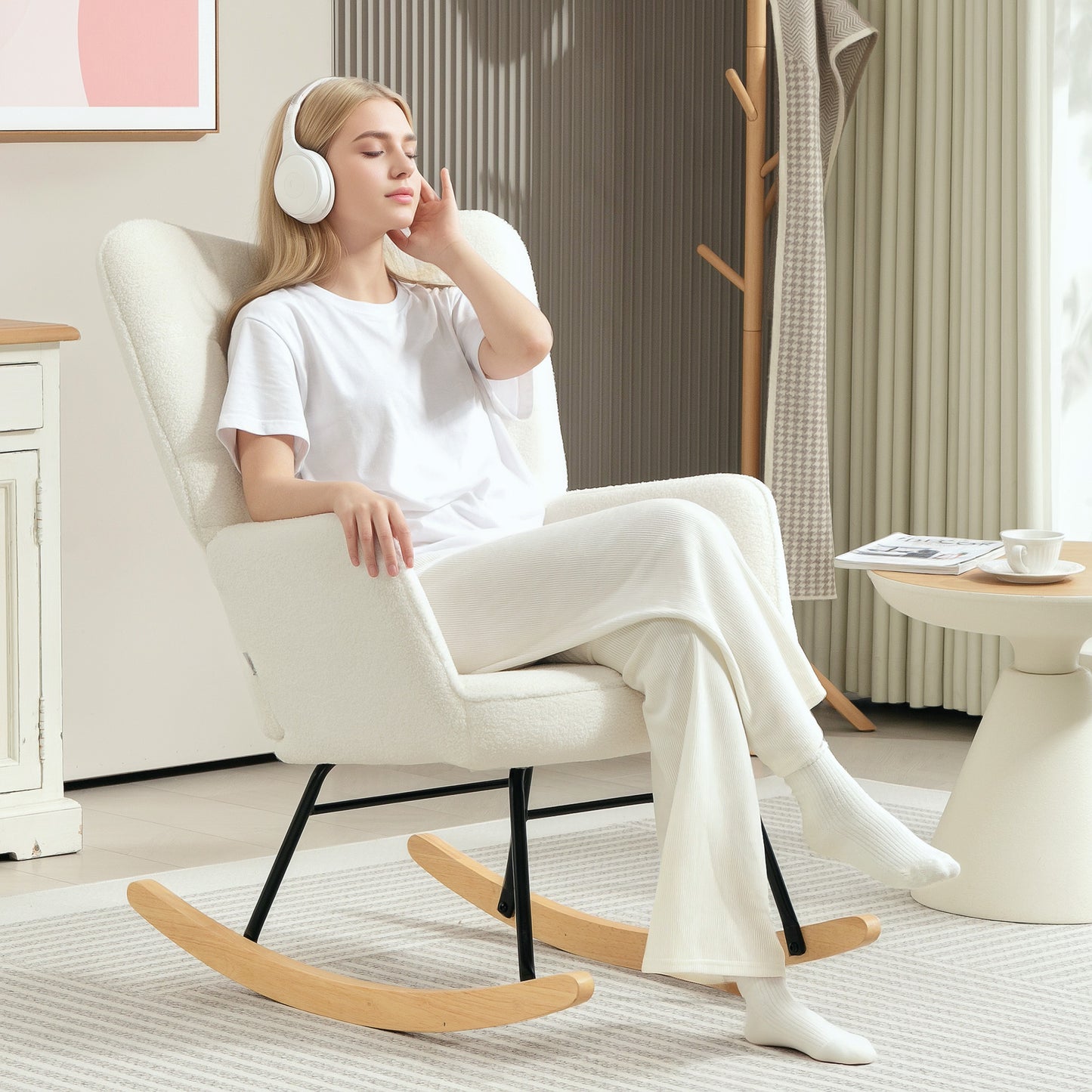 HOMCOM Schaukelstuhl in Vliesoptik mit Armlehnen, Ergonomischer Sessel mit Holzkufen, für Wohnzimmer, Schlafzimmer, Weiß