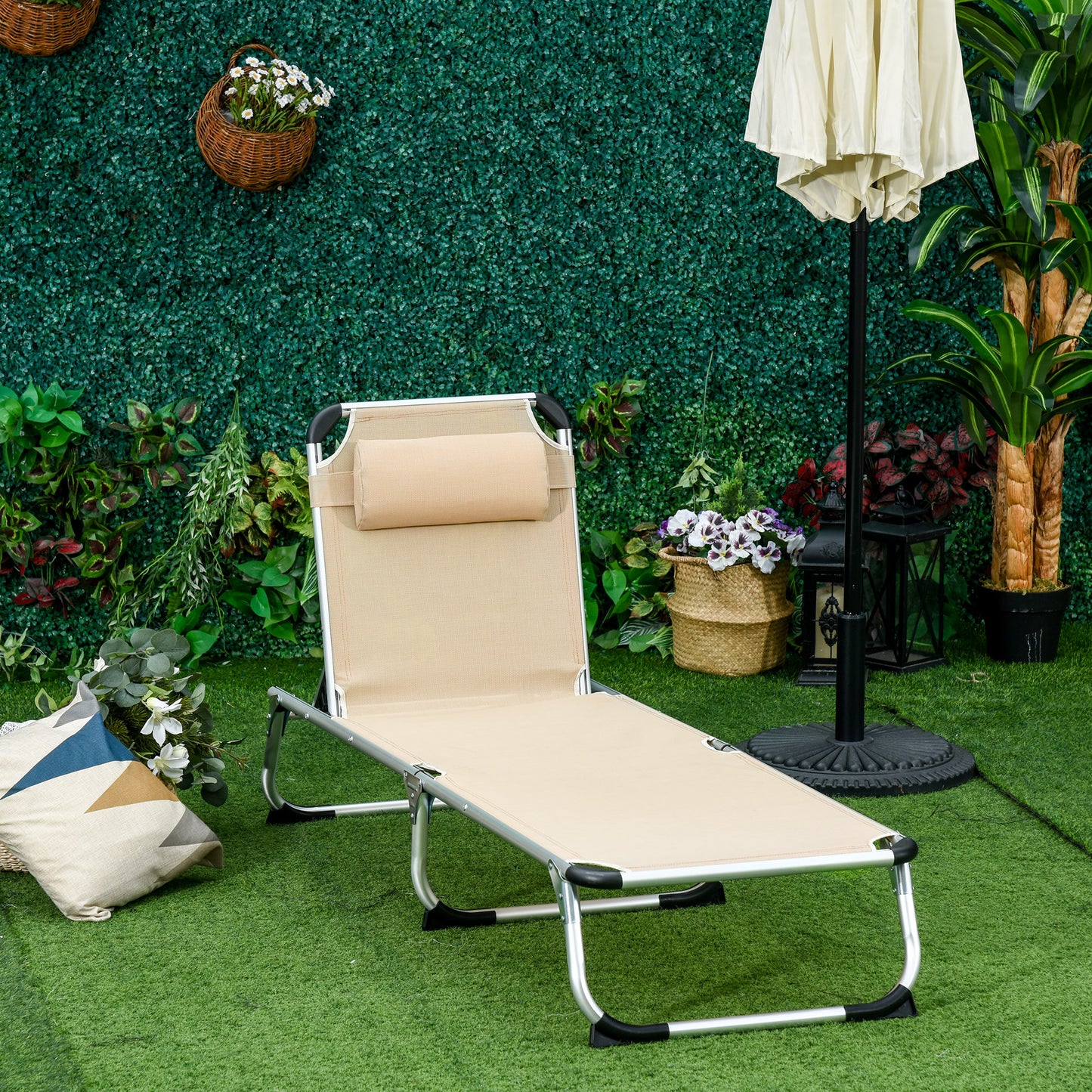 Outsunny Sonnenliege faltbar Gartenliege mit Kopfkissen ergonomisch Relaxliege mit 4-stufig verstellbaren Rückenlehne Alu bis 120 kg belastbar für Garten, Terrasse, Pool, , Strand,Beige