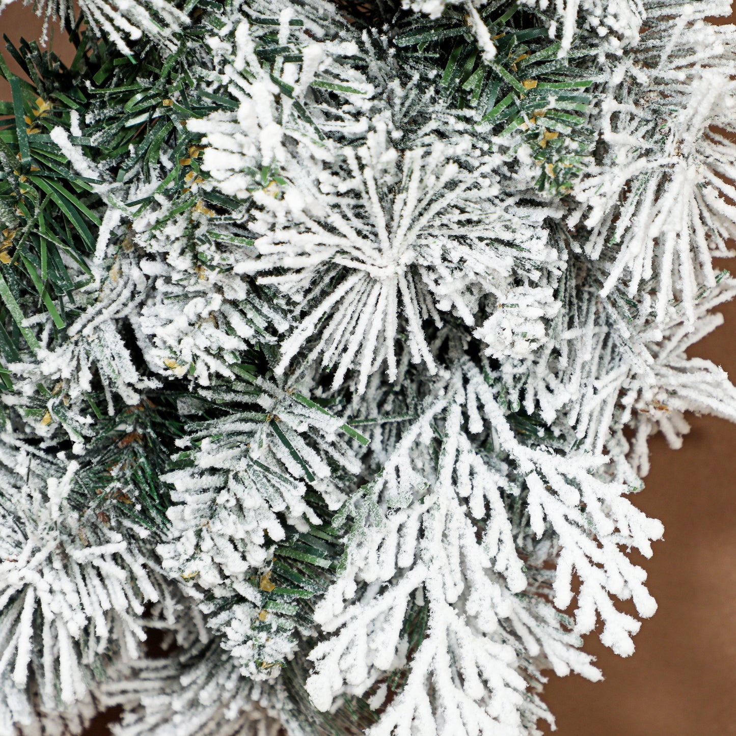 HOMCOM Tannenkranz Weihnachtskranz mit LED-Lichterkette, Tannenzapfen, Türkranz Grün+Weiß, Ø60 x 8 cm